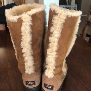 Ugg boots size women’s 8 in excellent condition💙